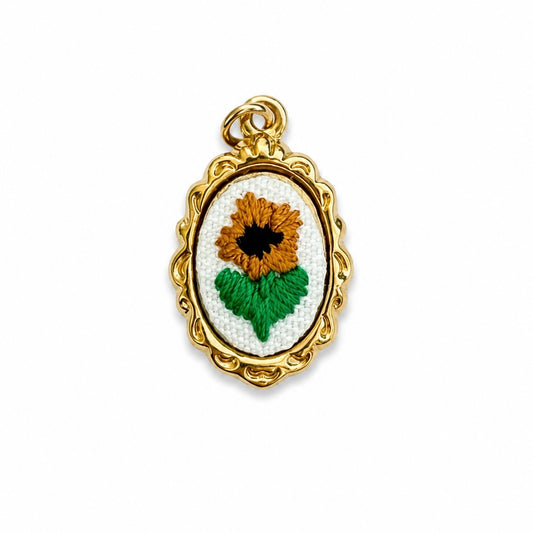 Charms Broderie en acier inoxydable – bijou fait main Suisse