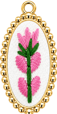 Charms Fleur Brodé en acier inoxydable – bijou fait main Suisse