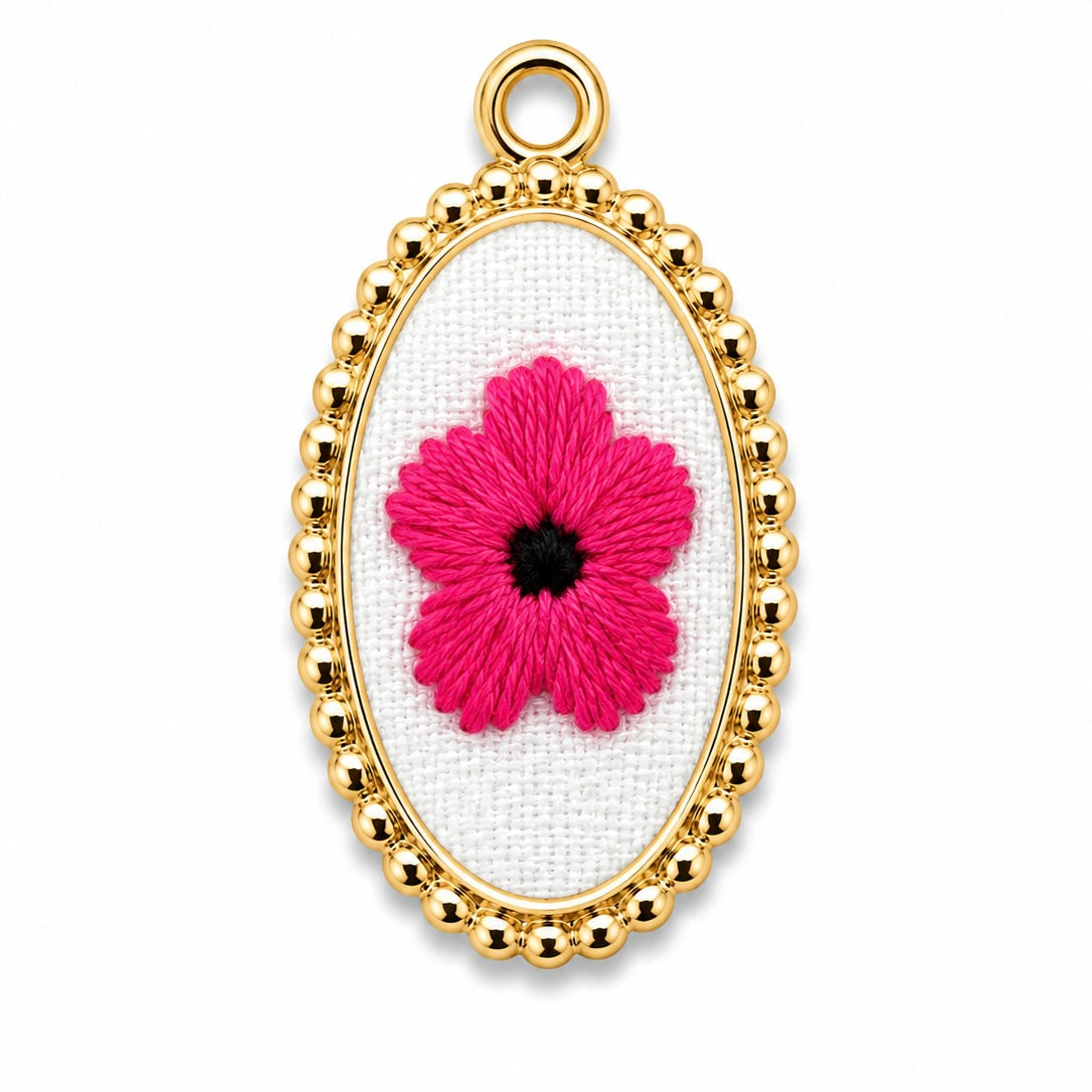 Charms Fleur Brodé en acier inoxydable – bijou fait main Suisse