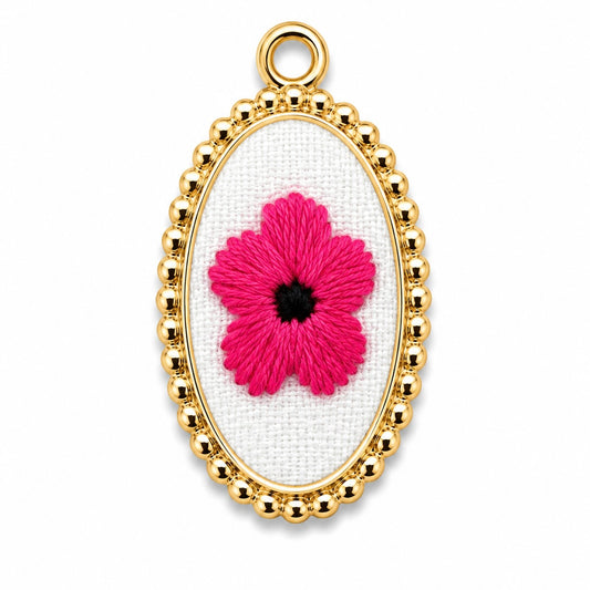 Charms Fleur Brodé en acier inoxydable – bijou fait main Suisse